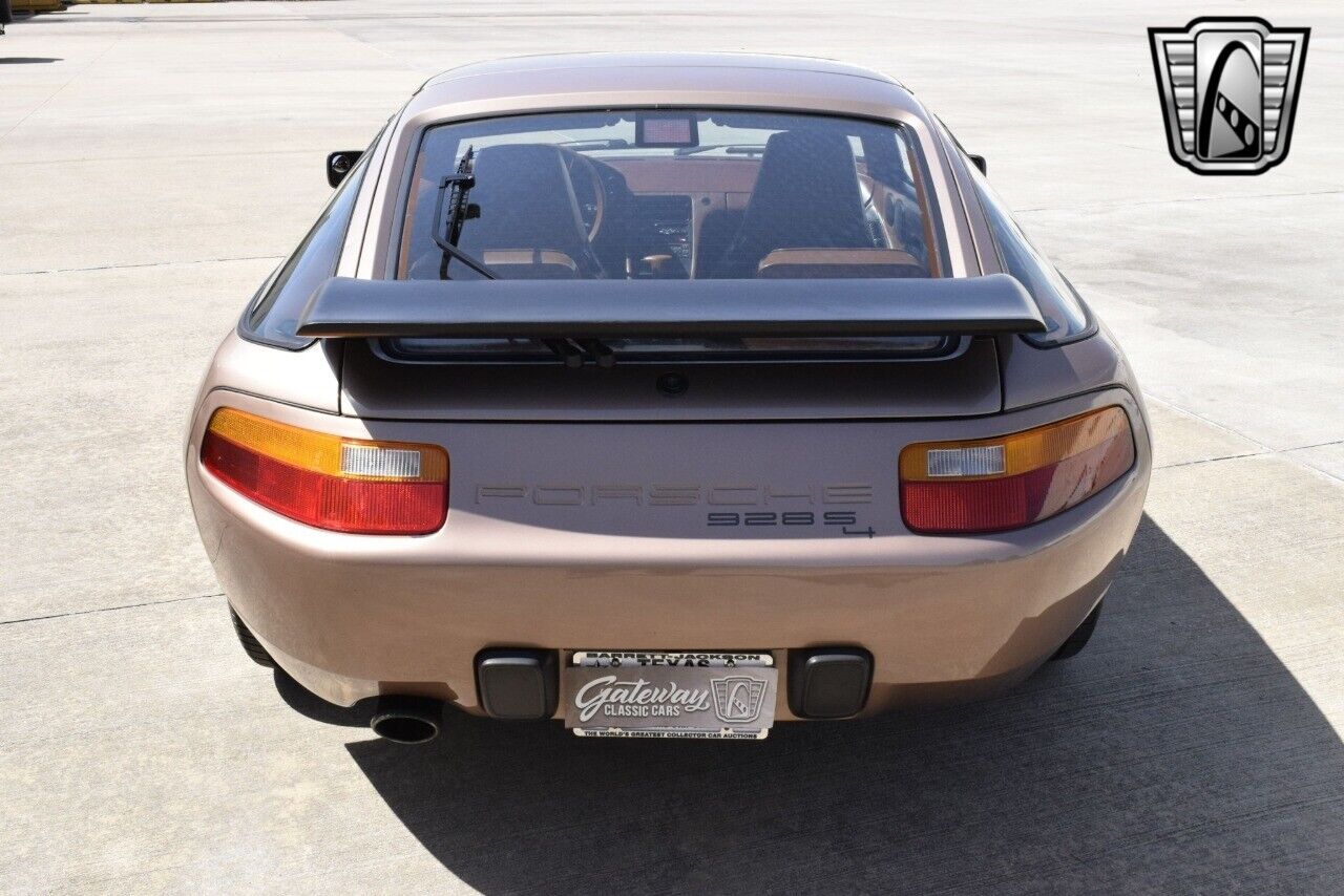 Porsche-928-1988-coupe-38
