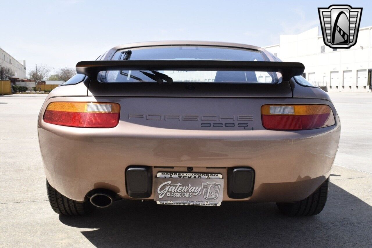 Porsche-928-1988-coupe-39