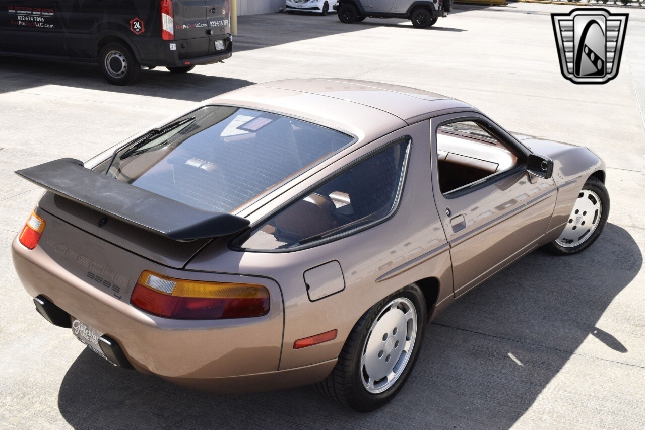 Porsche-928-1988-coupe-4