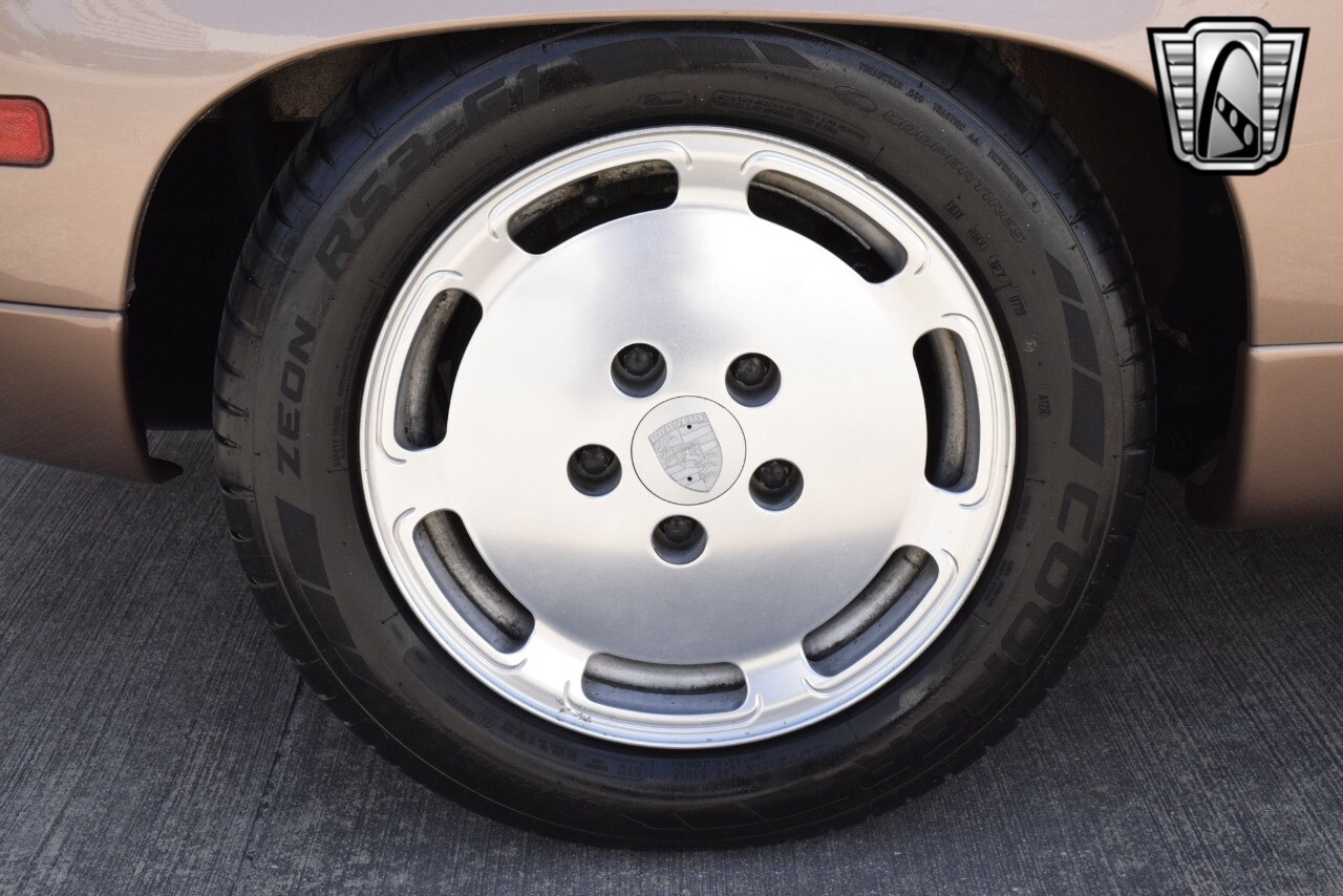 Porsche-928-1988-coupe-9