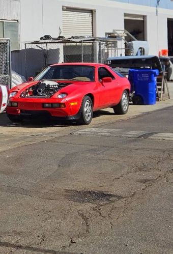 Porsche-928s-1980-Red-3
