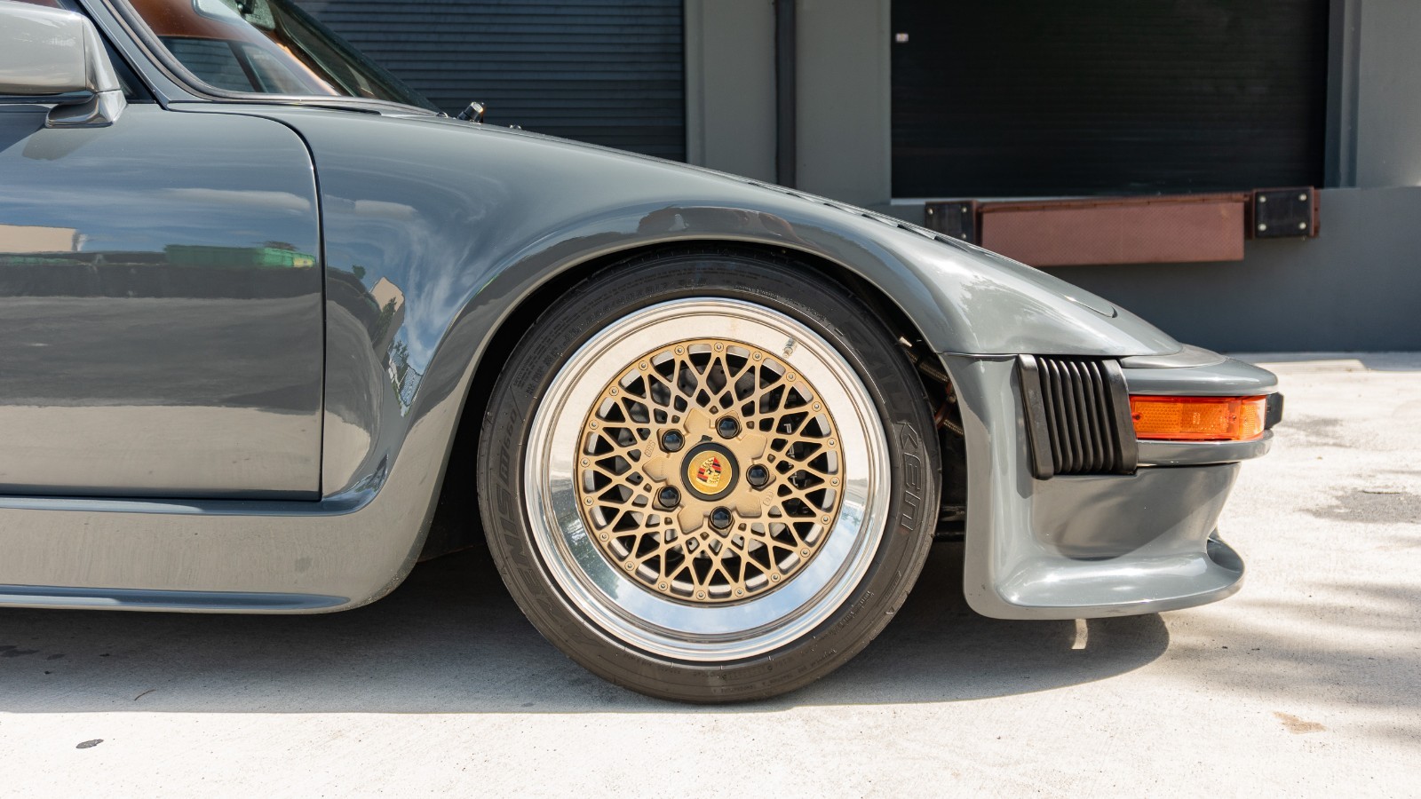 Porsche-930-1976-Coupe-11
