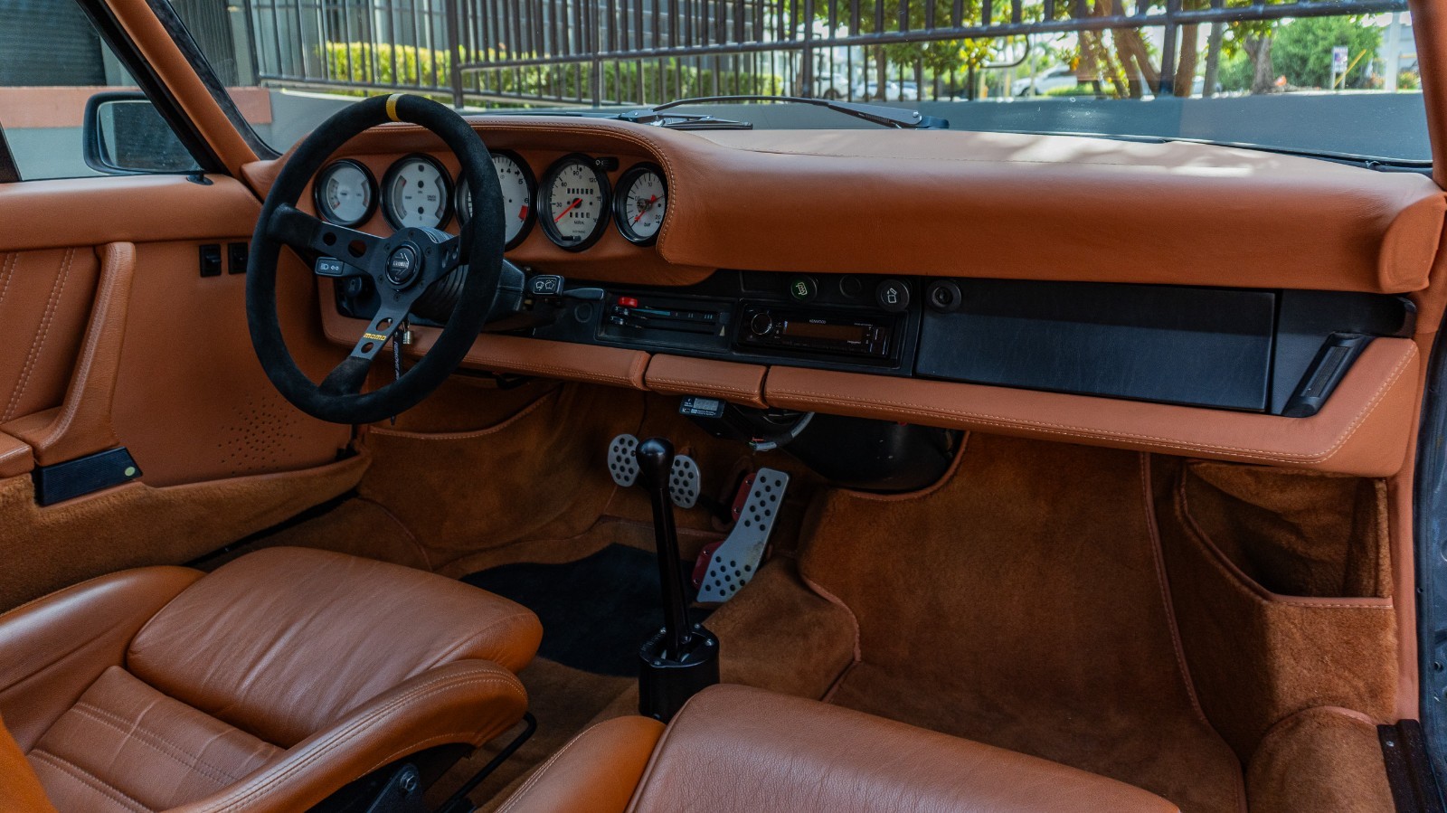 Porsche-930-1976-Coupe-24