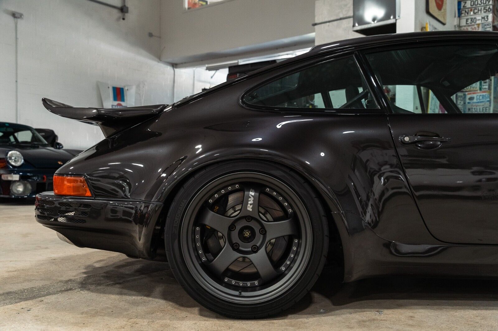 Porsche-930-1977-Coupe-11