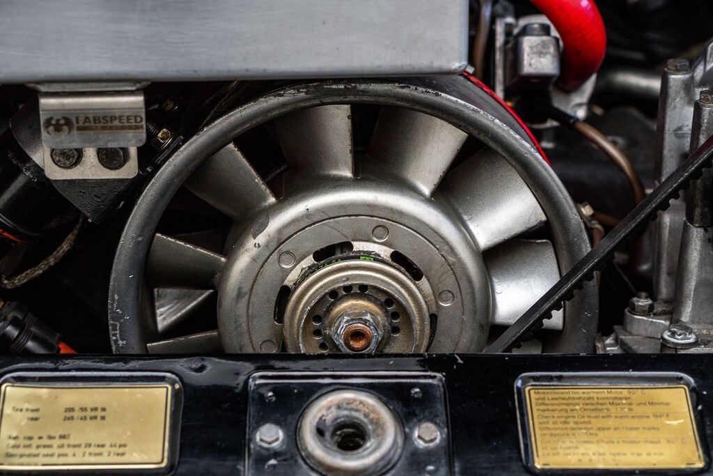 Porsche-930-1986-Coupe-35