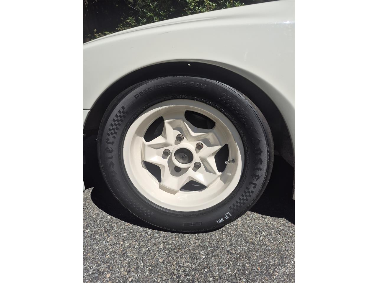 Porsche-944-1983-White-White-43