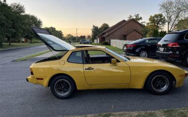 Porsche-944-1983-Yellow-Brown-1
