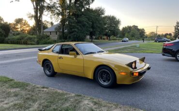 Porsche-944-1983-Yellow-Brown-2
