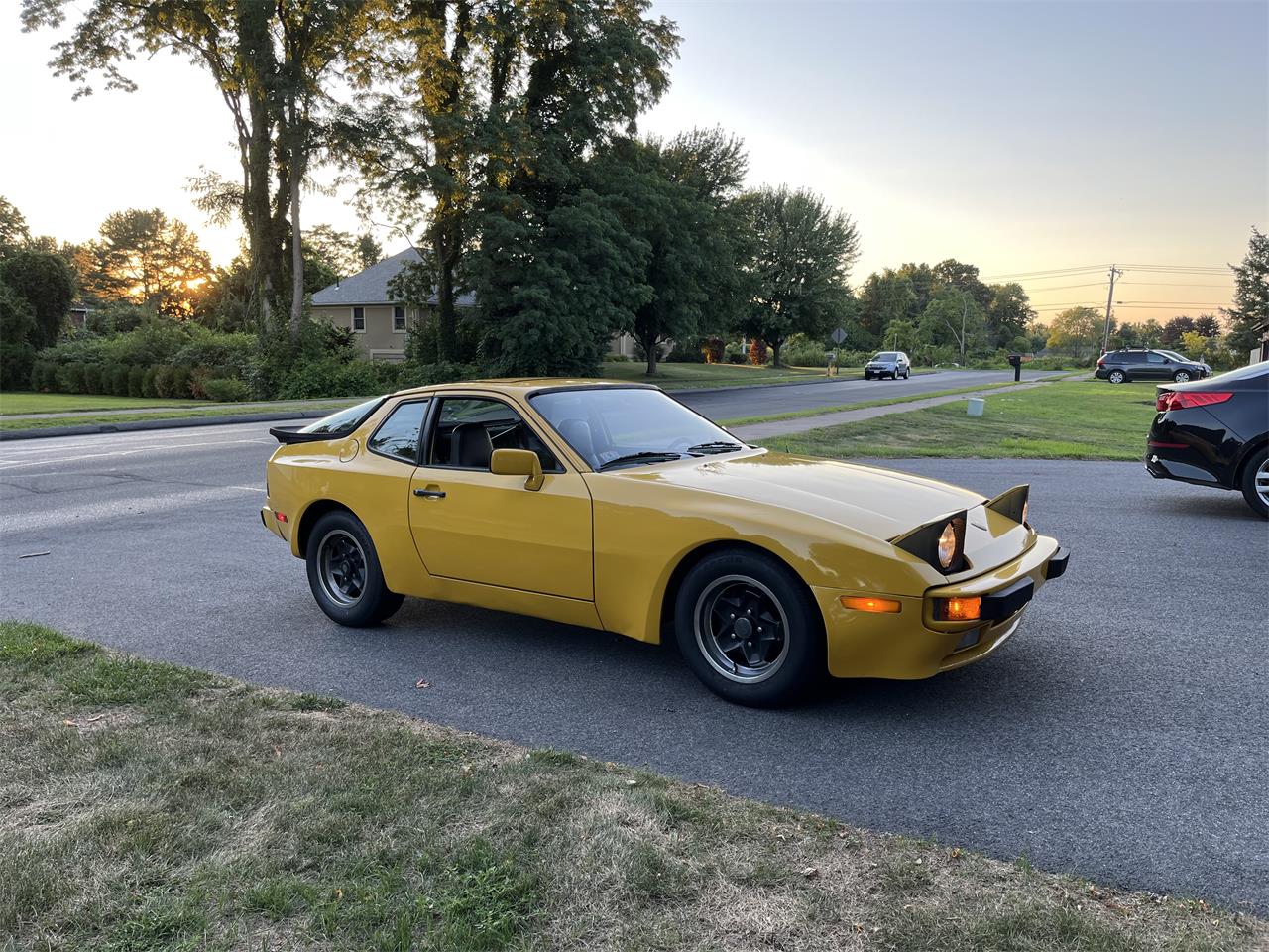 Porsche-944-1983-Yellow-Brown-2