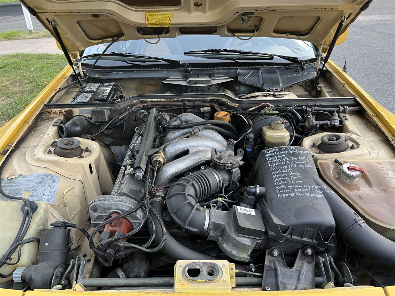 Porsche-944-1983-Yellow-Brown-4