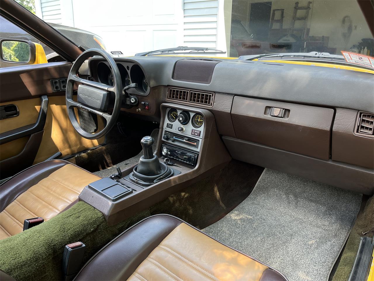 Porsche-944-1983-Yellow-Brown-6