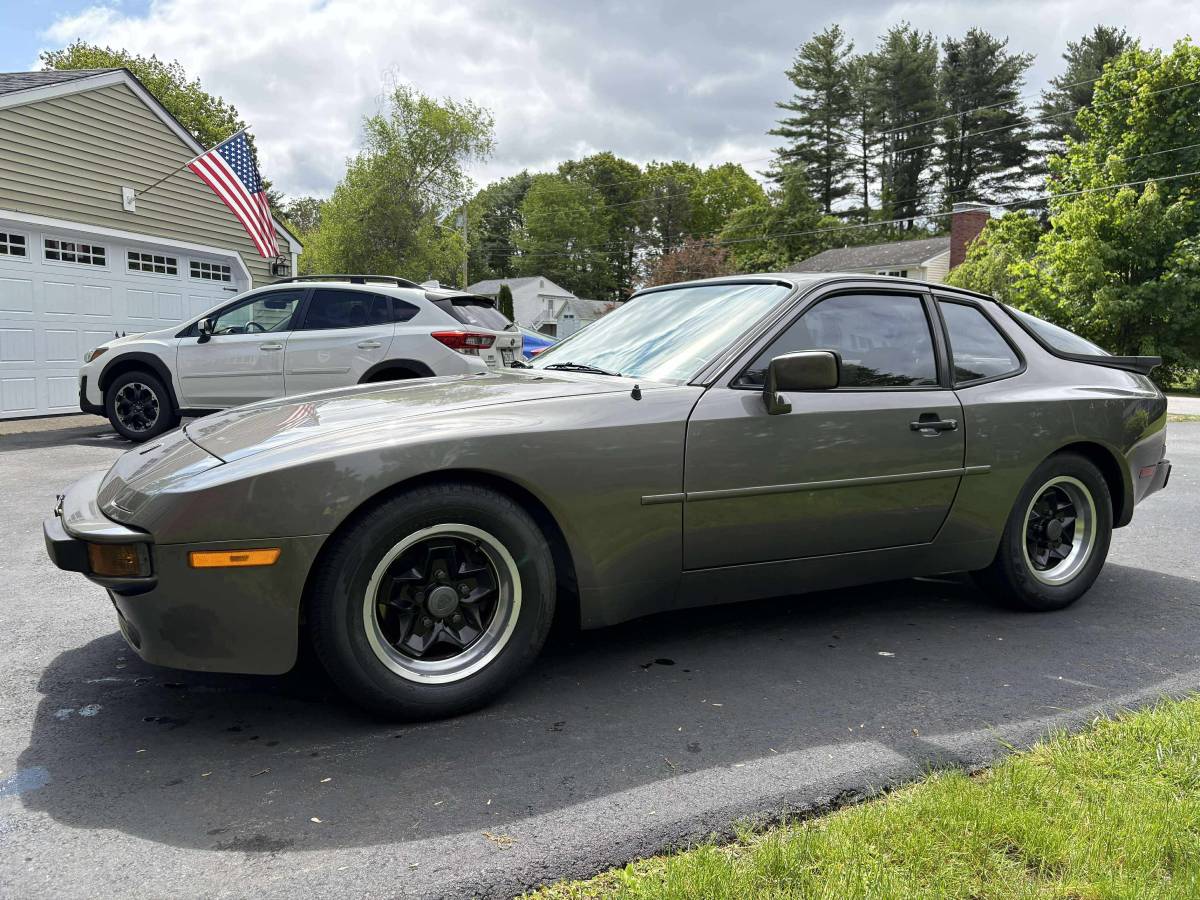 Porsche-944-1983-grey-2