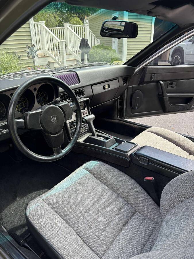 Porsche-944-1983-grey-4