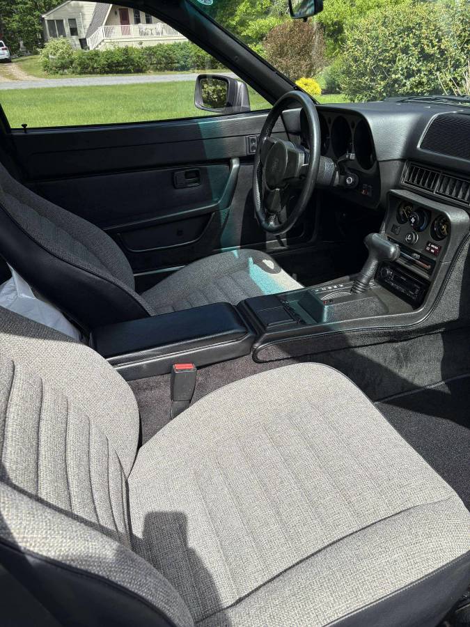 Porsche-944-1983-grey-5