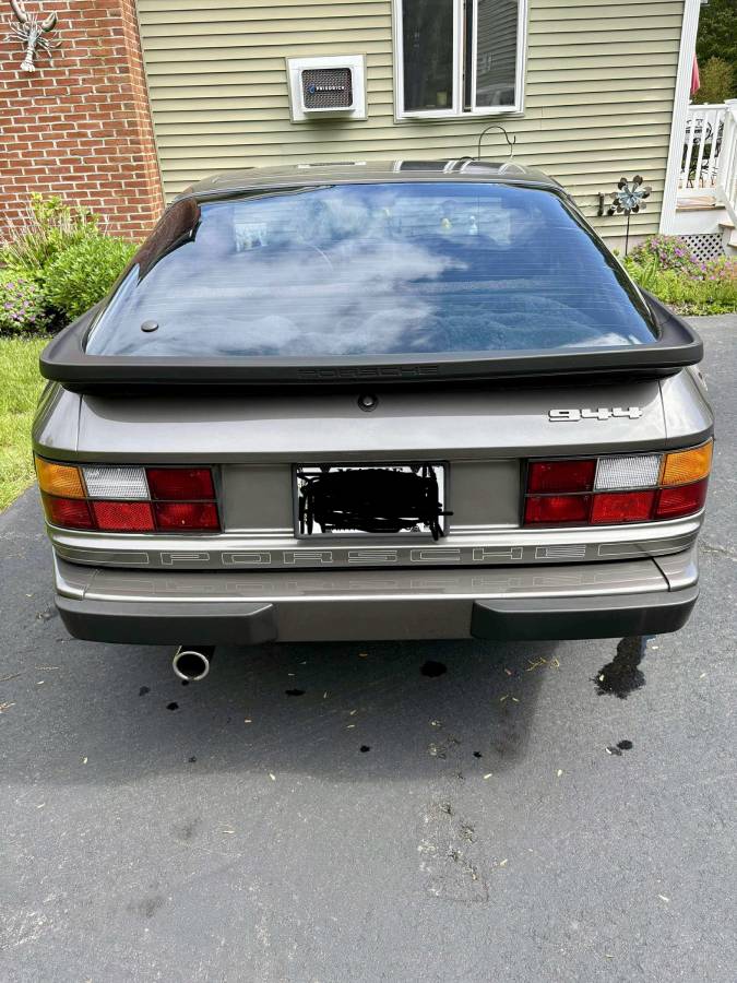 Porsche-944-1983-grey-7