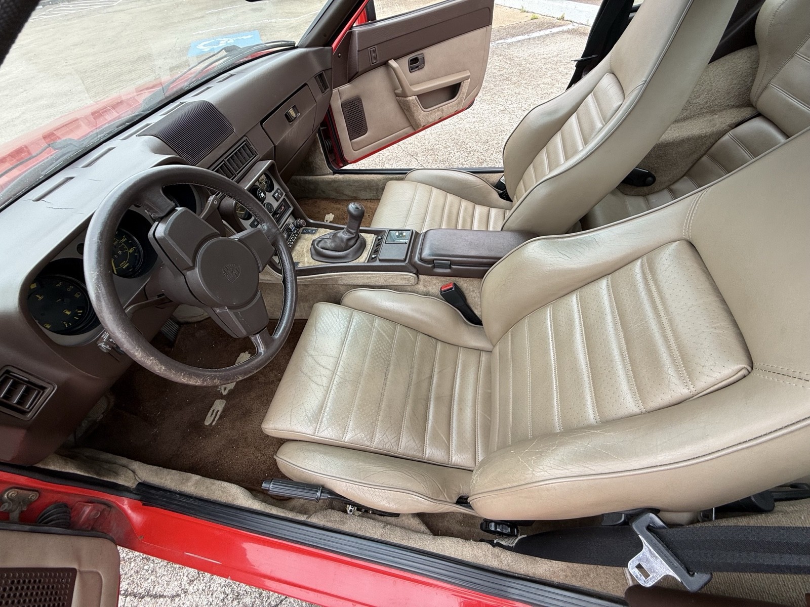 Porsche-944-1984-16