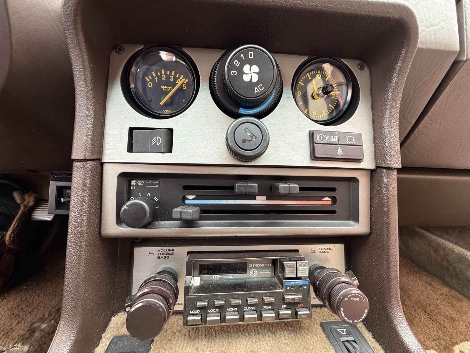 Porsche-944-1984-17