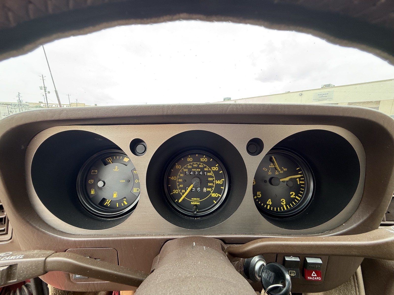 Porsche-944-1984-18