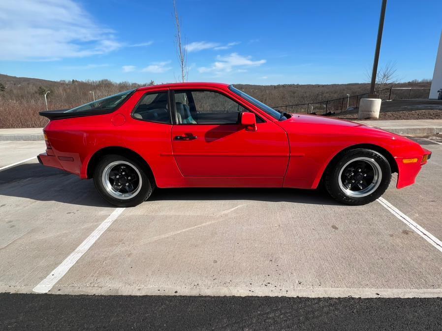 Porsche-944-1984-2-Door-Coupe-1