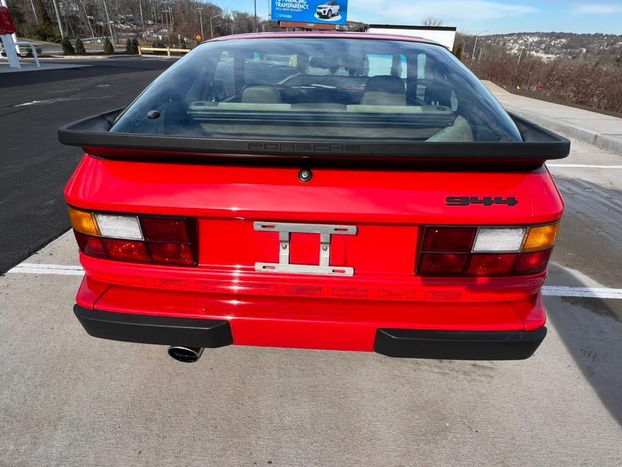 Porsche-944-1984-2-Door-Coupe-11