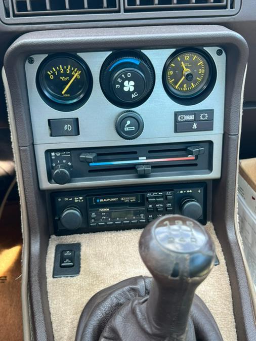 Porsche-944-1984-2-Door-Coupe-13
