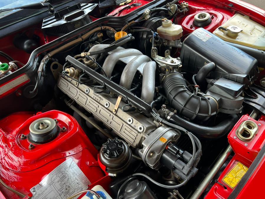Porsche-944-1984-2-Door-Coupe-17