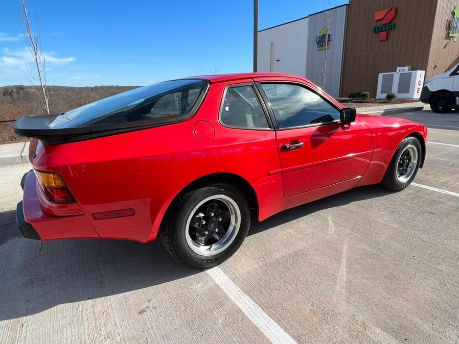 Porsche-944-1984-2-Door-Coupe-2