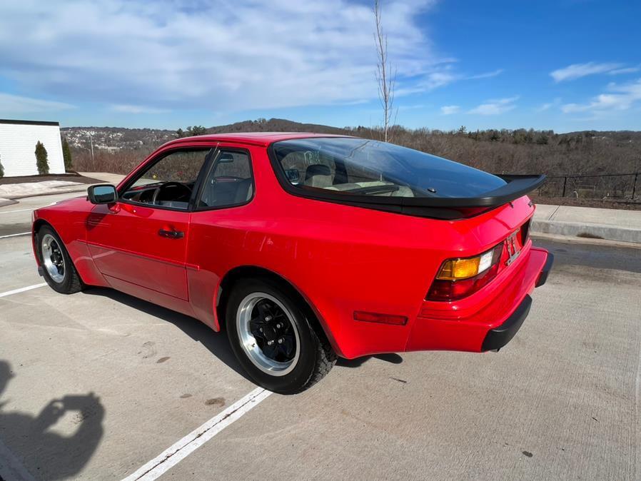 Porsche-944-1984-2-Door-Coupe-6