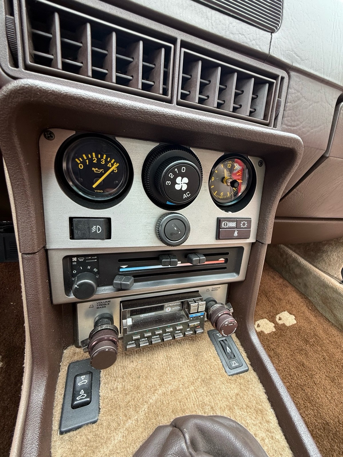 Porsche-944-1984-20