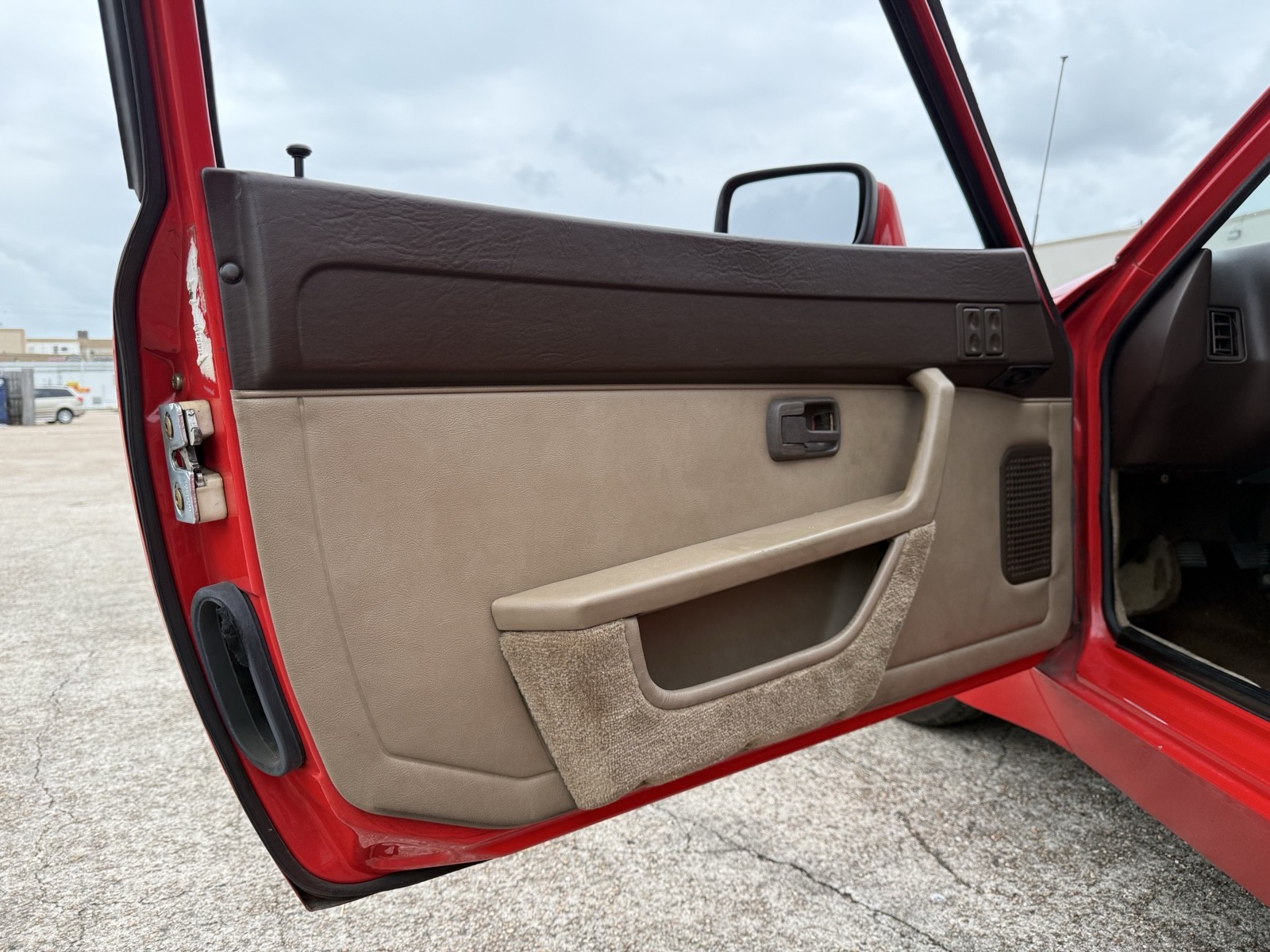 Porsche-944-1984-21