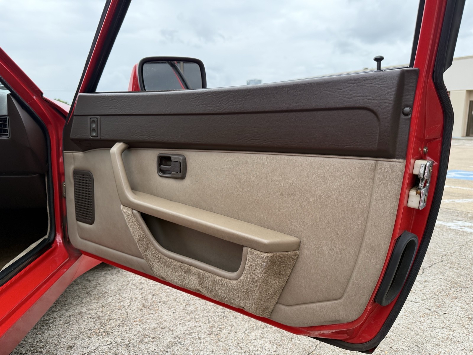 Porsche-944-1984-23