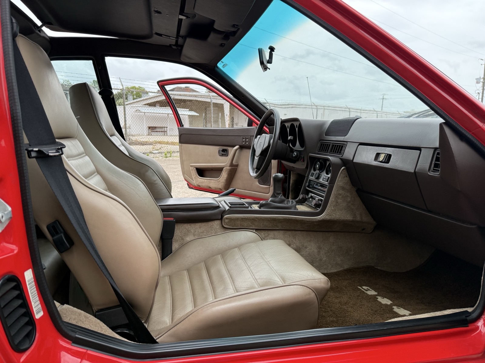 Porsche-944-1984-24