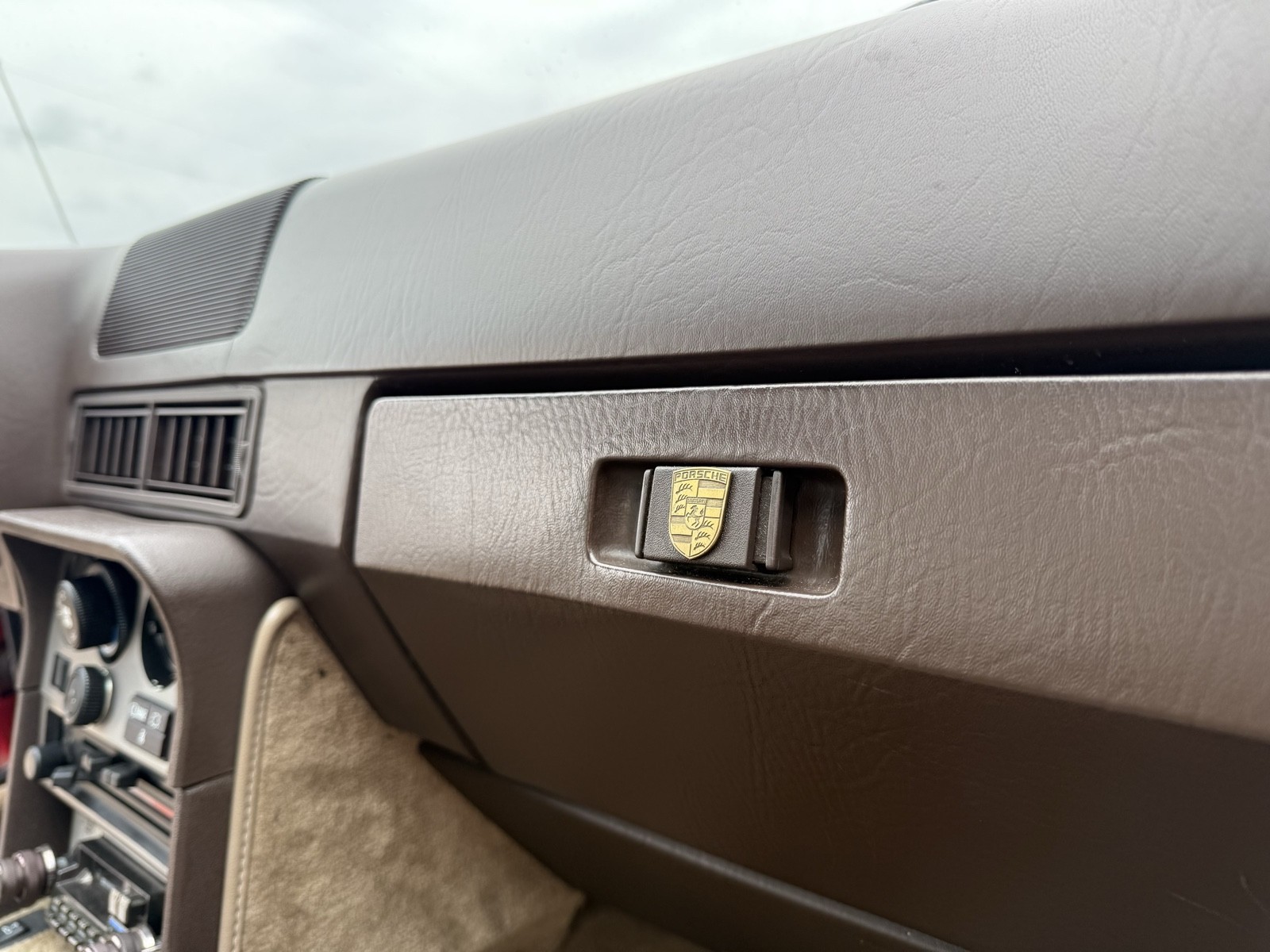 Porsche-944-1984-29