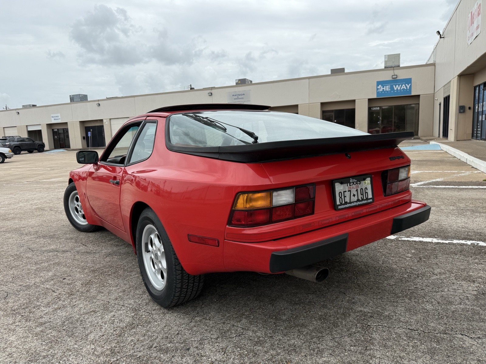 Porsche-944-1984-6