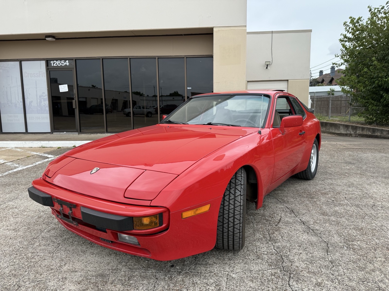 Porsche-944-1984-8