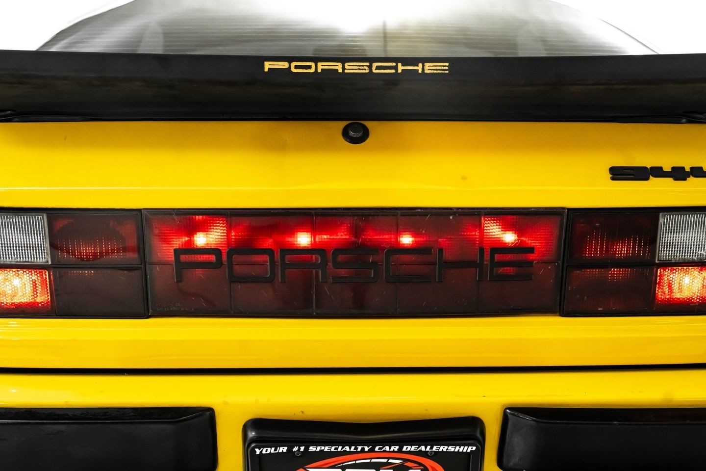 Porsche-944-1984-Hatchback-10