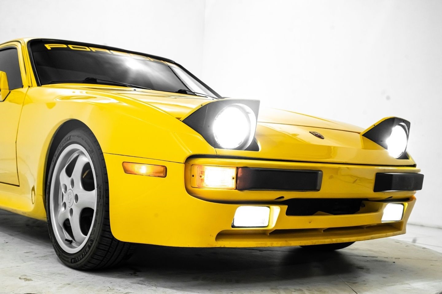 Porsche-944-1984-Hatchback-13