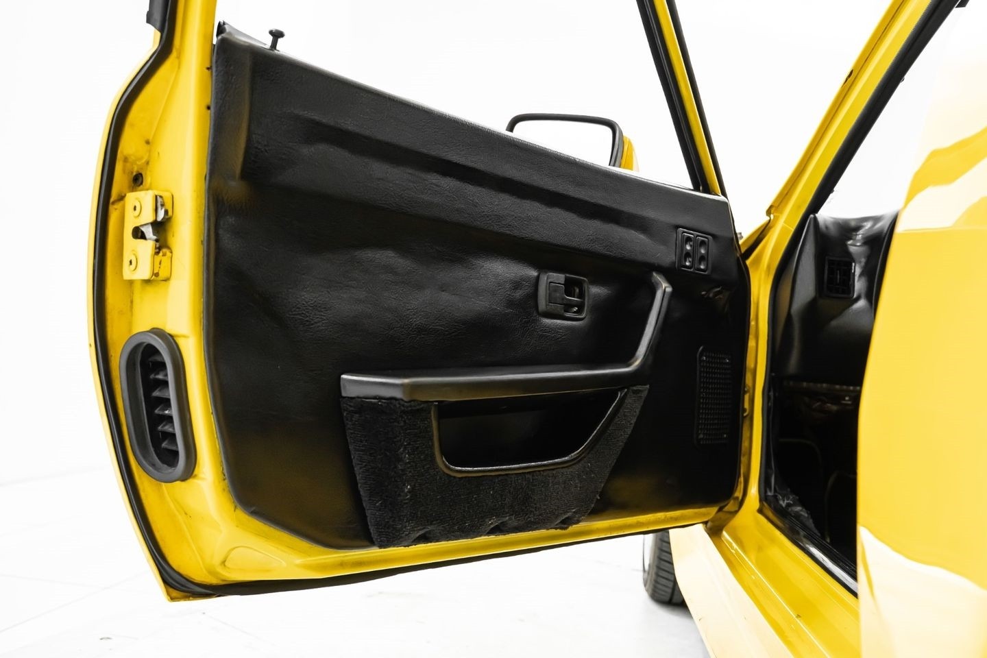 Porsche-944-1984-Hatchback-15