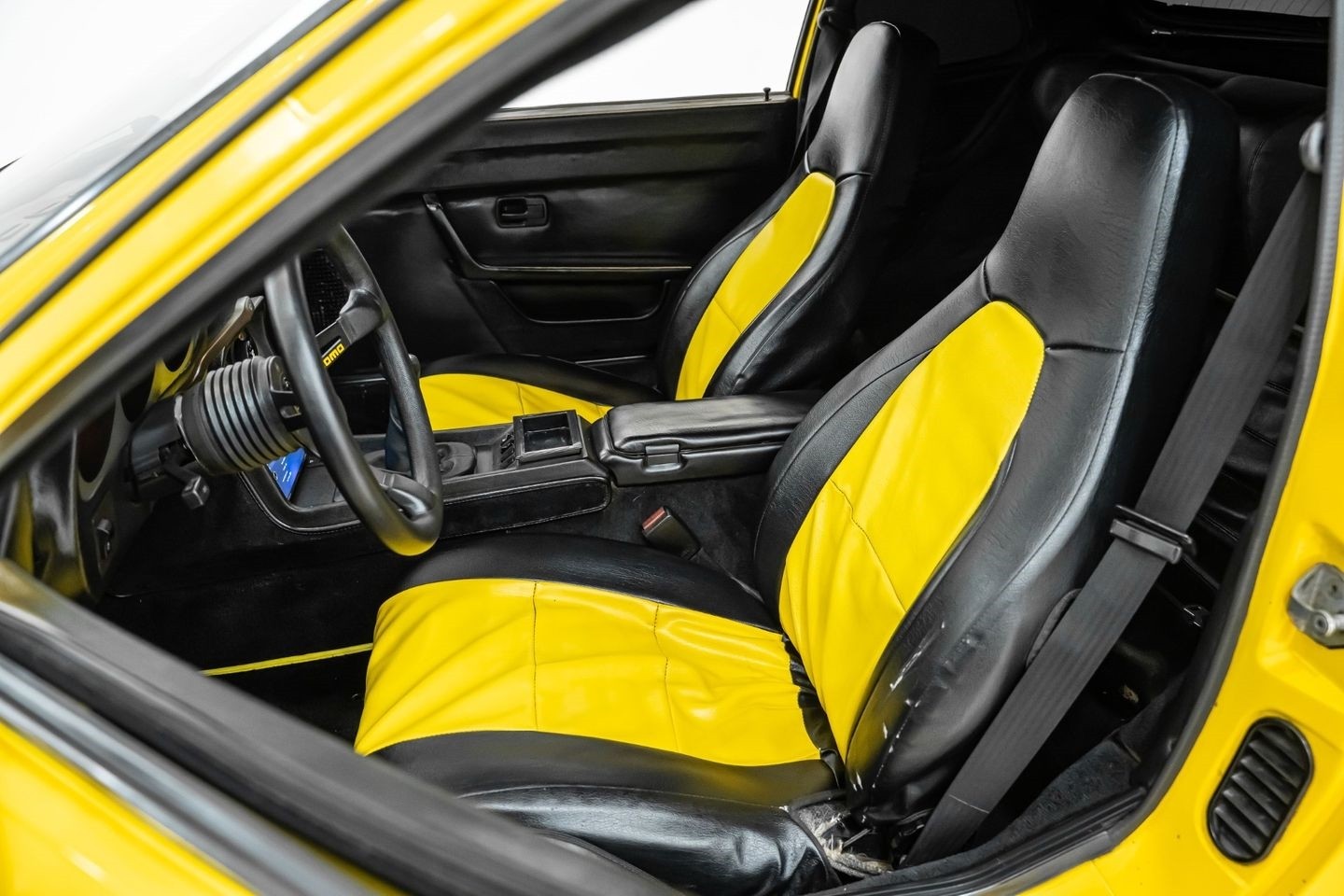 Porsche-944-1984-Hatchback-17