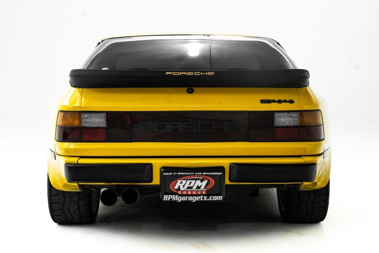 Porsche-944-1984-Hatchback-2