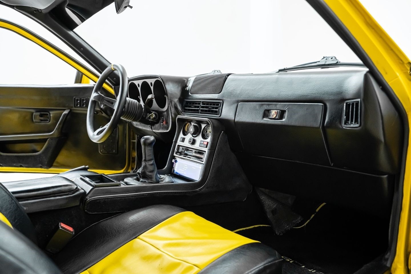 Porsche-944-1984-Hatchback-22