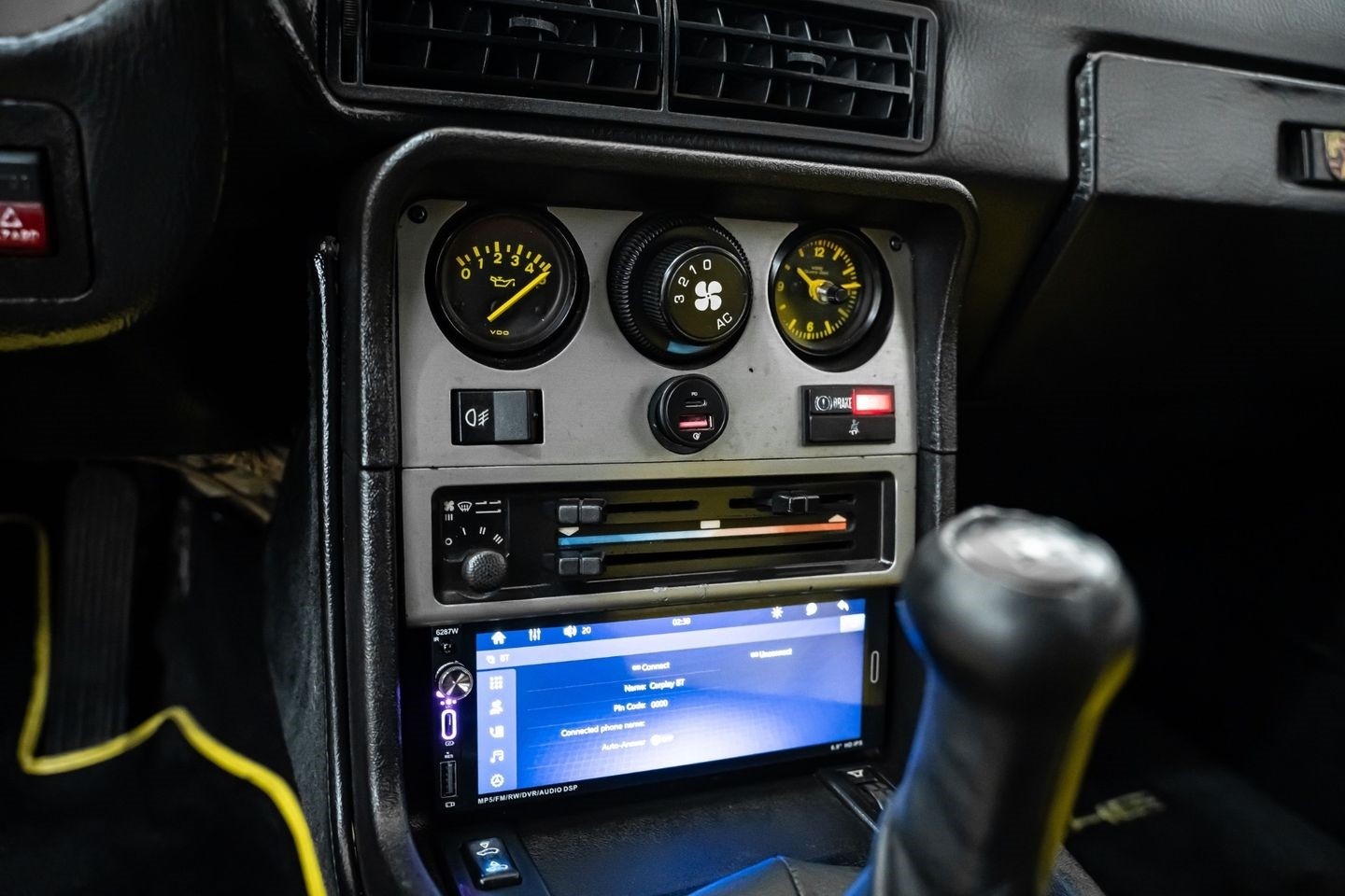 Porsche-944-1984-Hatchback-26
