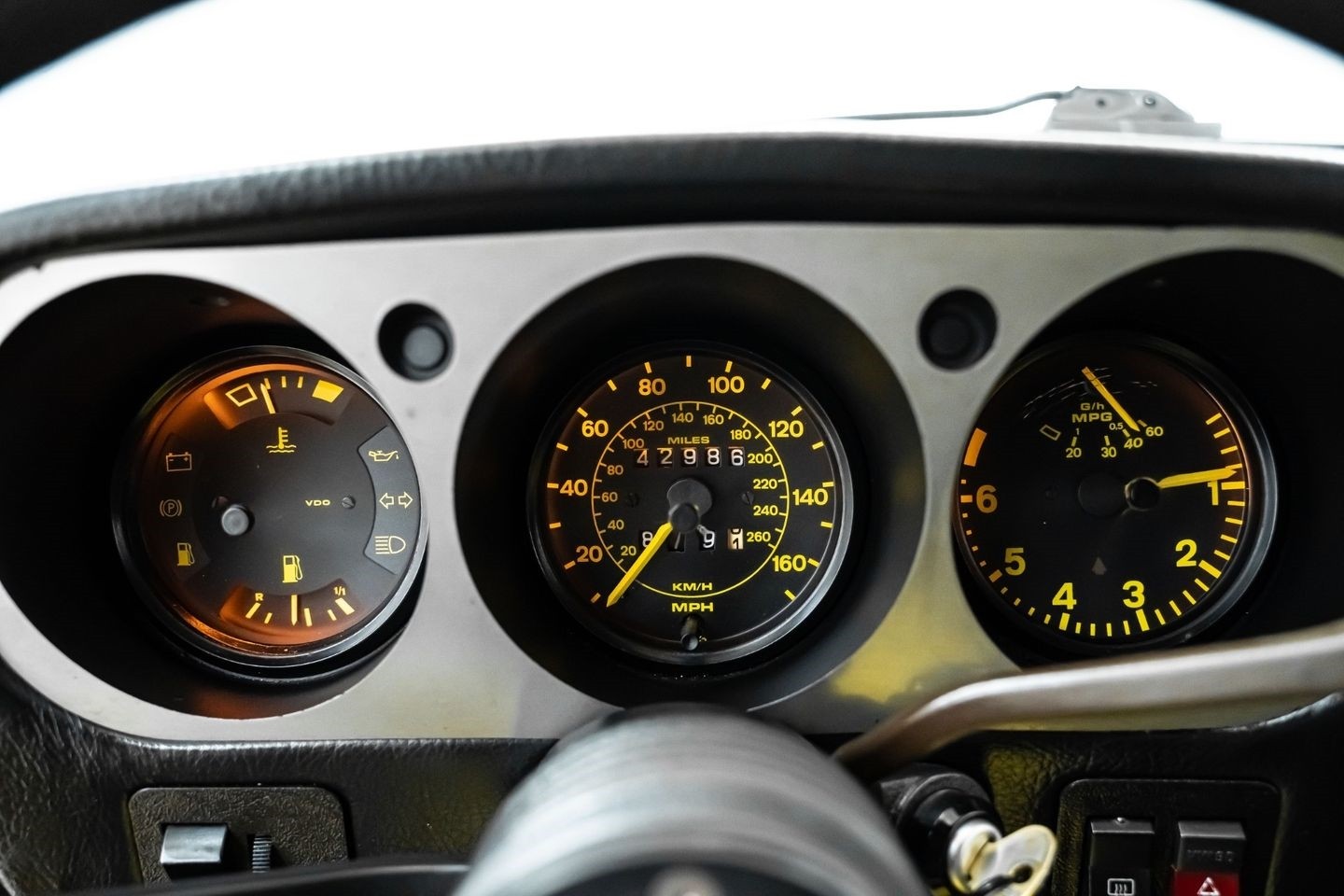 Porsche-944-1984-Hatchback-29