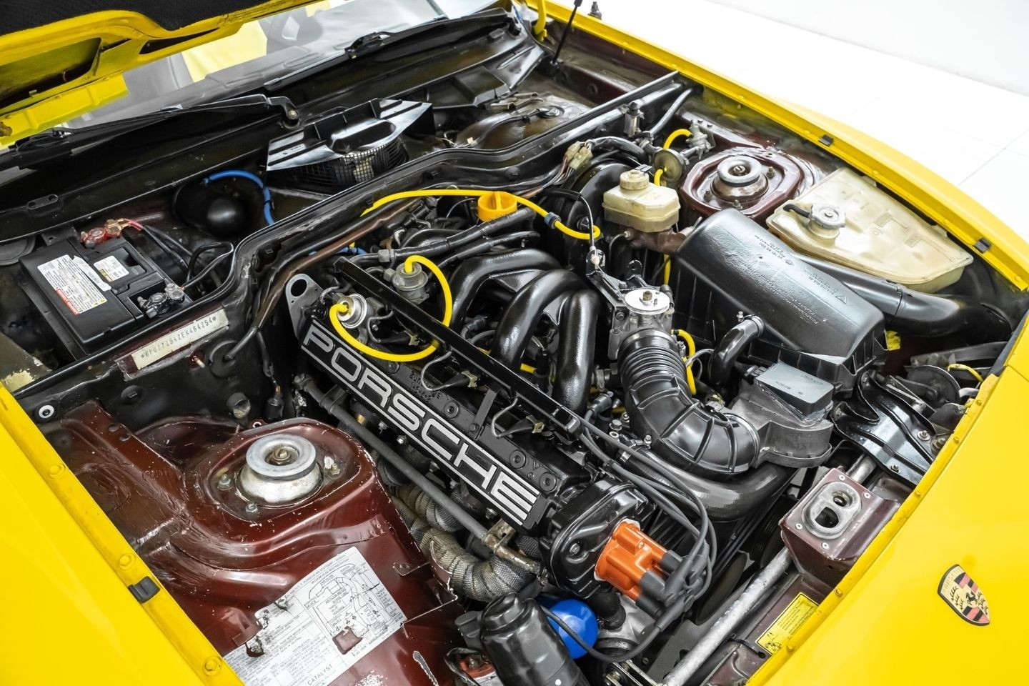 Porsche-944-1984-Hatchback-30
