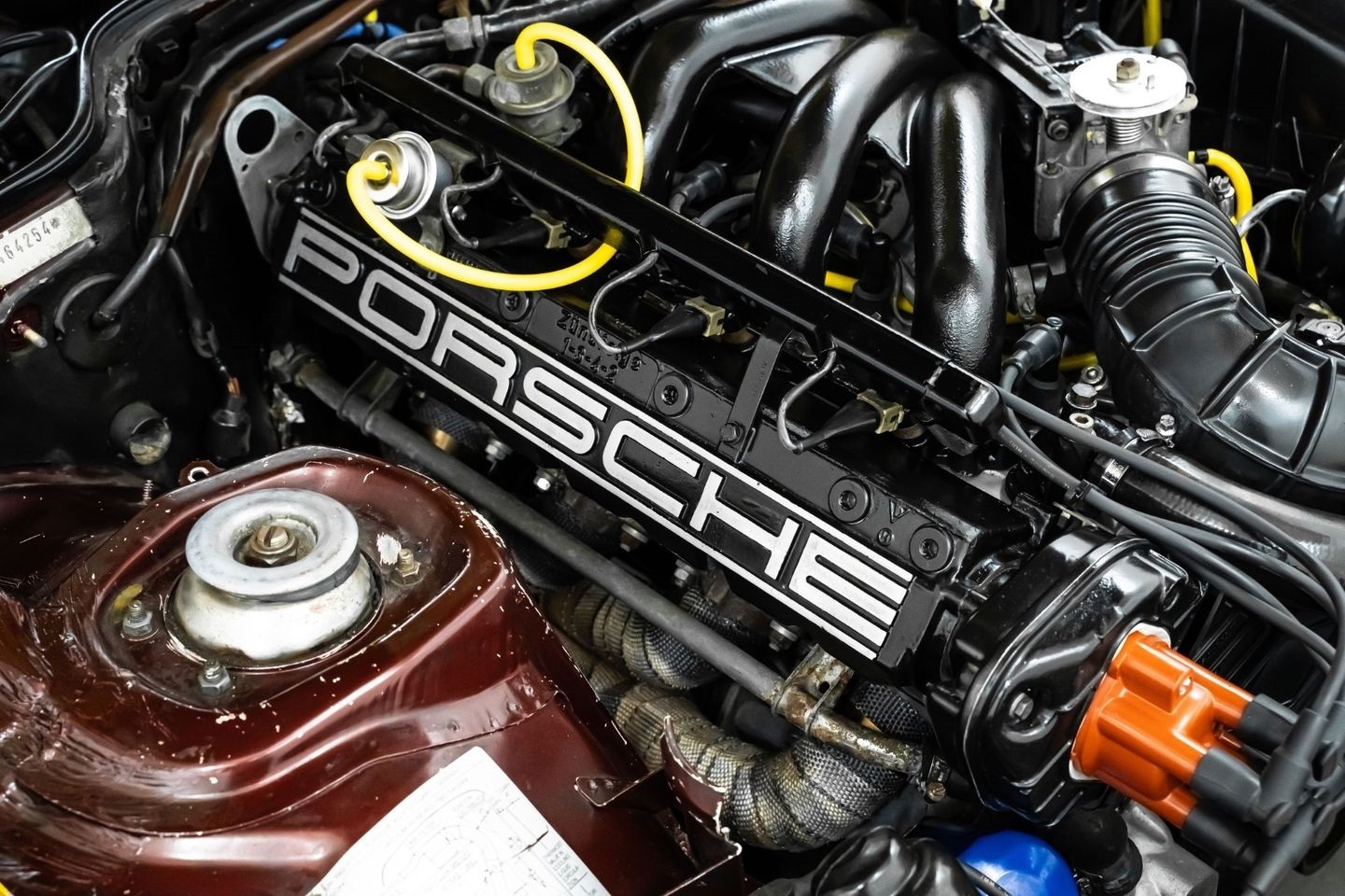 Porsche-944-1984-Hatchback-31