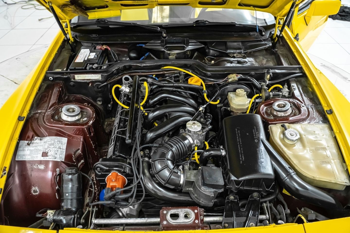 Porsche-944-1984-Hatchback-32