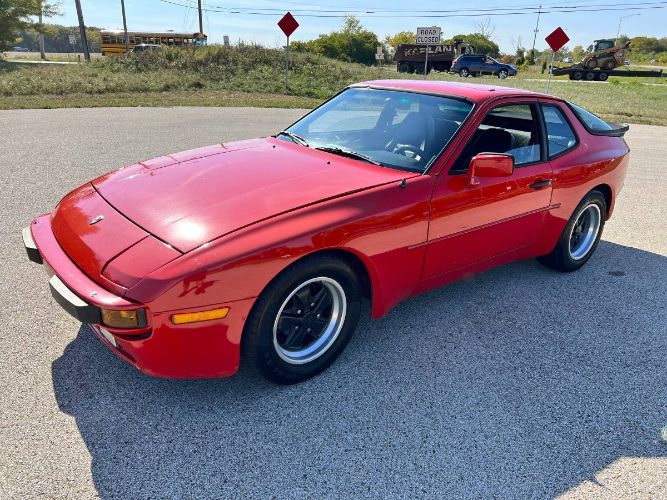 Porsche-944-1984-Red-11