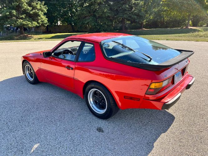 Porsche-944-1984-Red-17