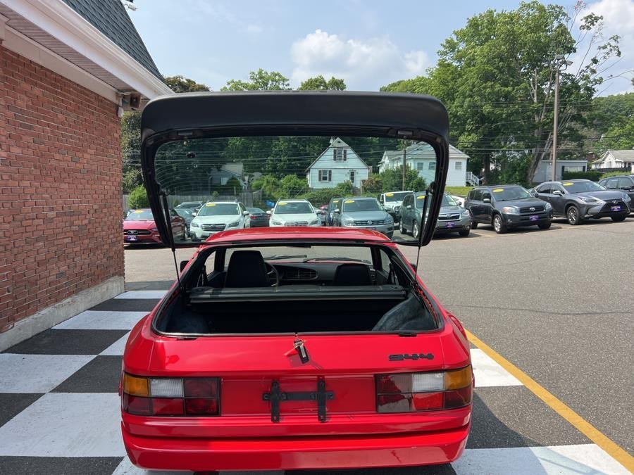 Porsche-944-1985-Coupe-24
