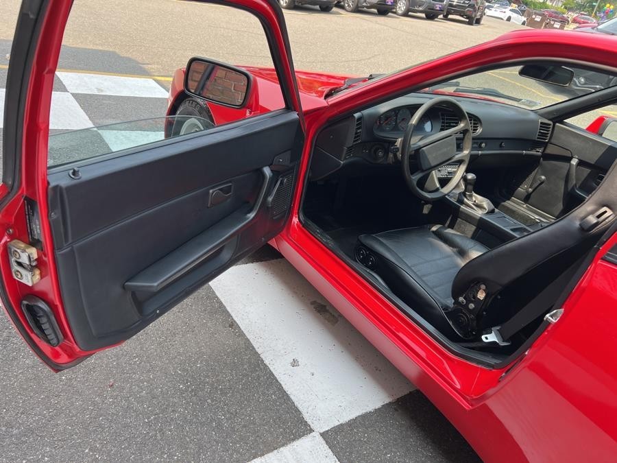 Porsche-944-1985-Coupe-28